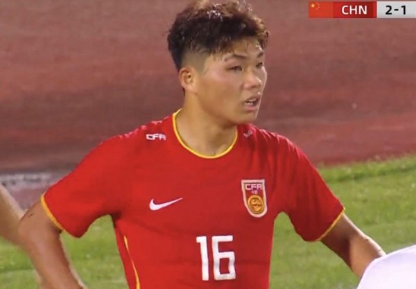 星星配资 身陷争议后首度上场，卢琦政替补登场完成本届和平杯首秀